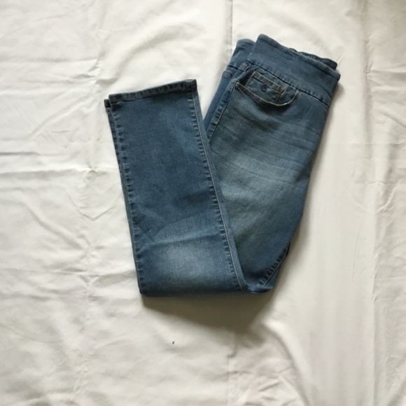 NWT-Amanda by Gloria Vanderbilt PULL ON JEANS- size, 10 SHORT - Picture 2 of 4